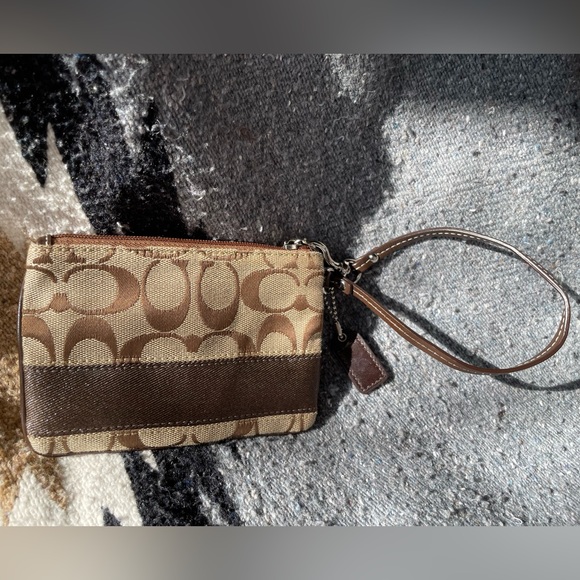 Gently Preowned Coach Wallet Wristlet - Picture 2 of 4